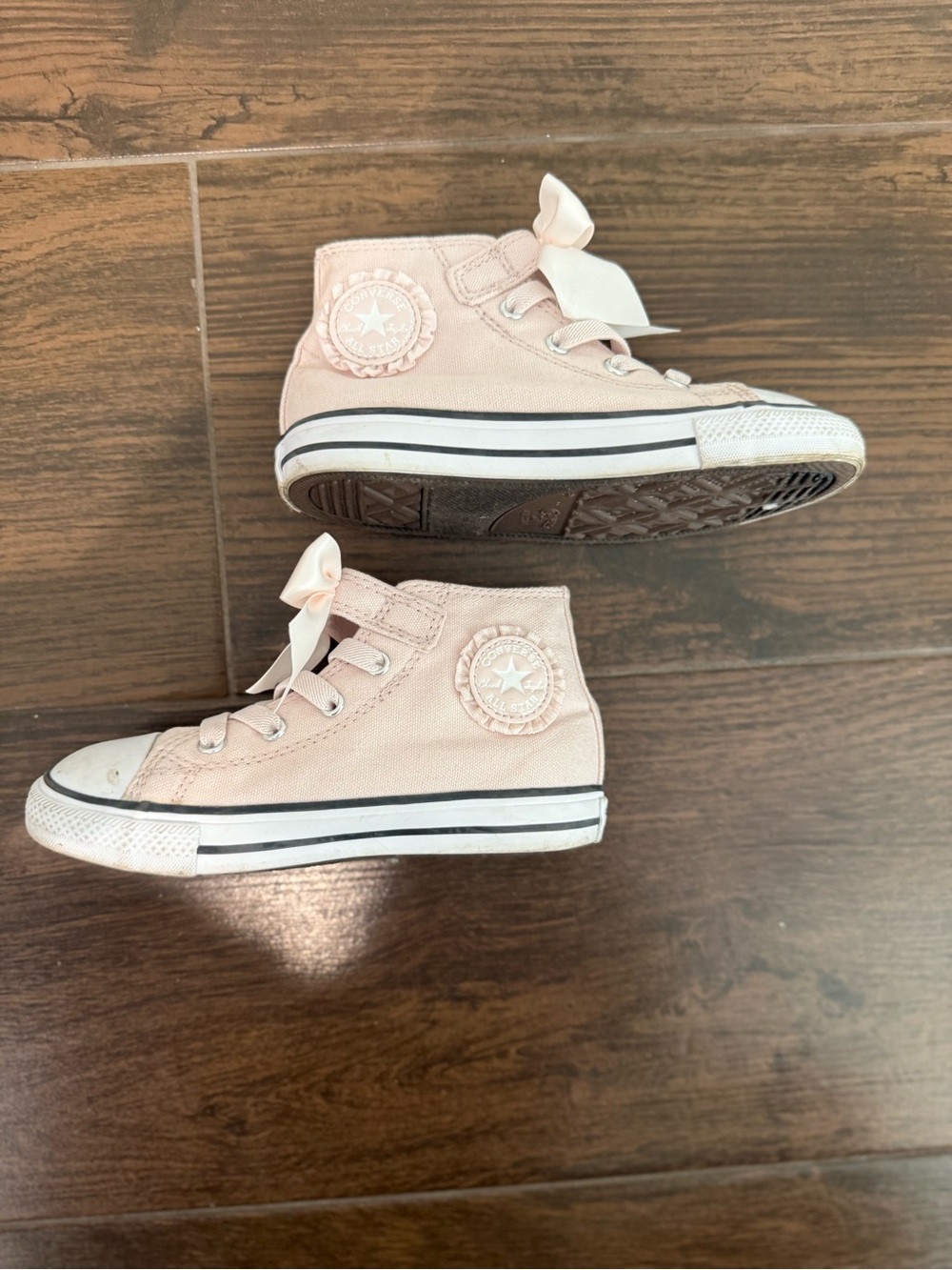 EUC converse High-Top Sneakers with Bow - Pink size 10y